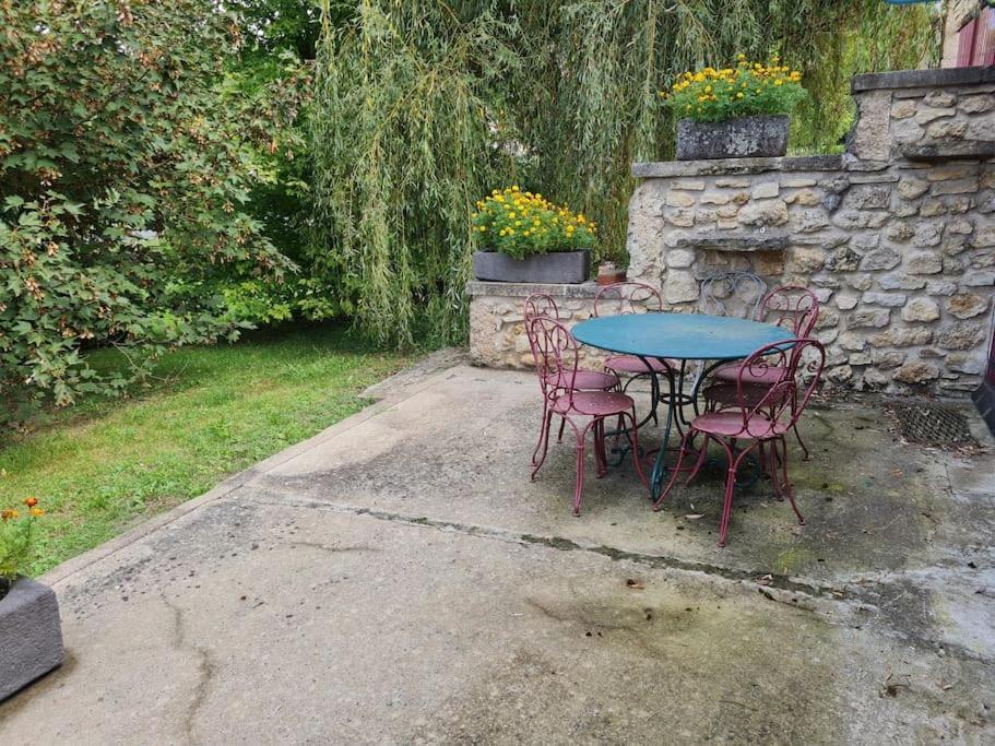 Petit Gite 18 Eme Tout Confort Saint-Germain-des-Fosses Exterior foto